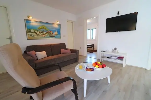 Villa (Five Bedroom Villa with Pool and Sea )