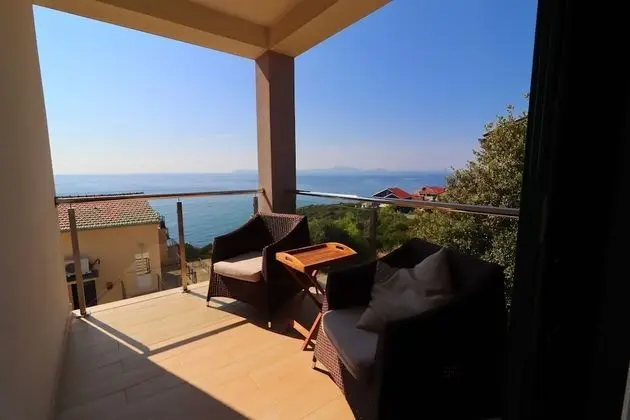 Villa (Five Bedroom Villa with Pool and Sea )