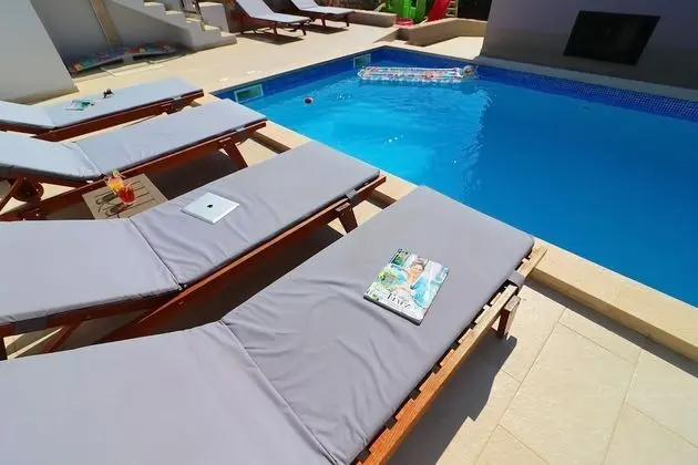 Villa (Five Bedroom Villa with Pool and Sea )