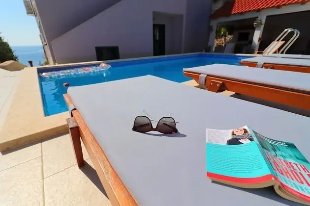 Villa (Five Bedroom Villa with Pool and Sea )