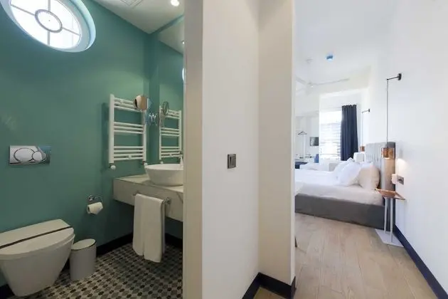 Premium Tek Büyük Yataklı Oda