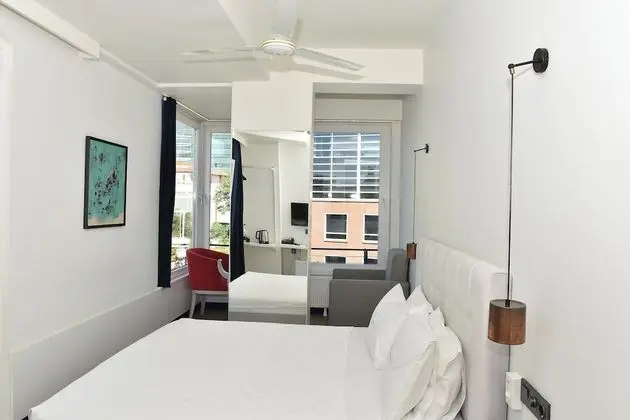 Premium Tek Büyük Yataklı Oda