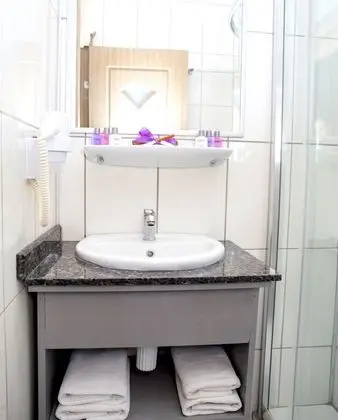Bathroom sink