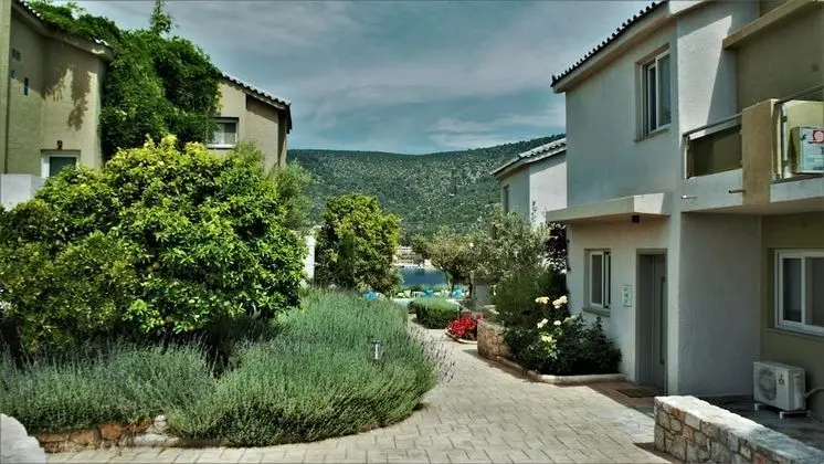 Apart Daire, Bahçe Manzaralı