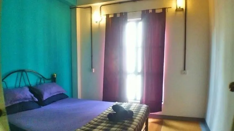 Tek Büyük Yataklı Oda, Ortak Banyo (With Fan)