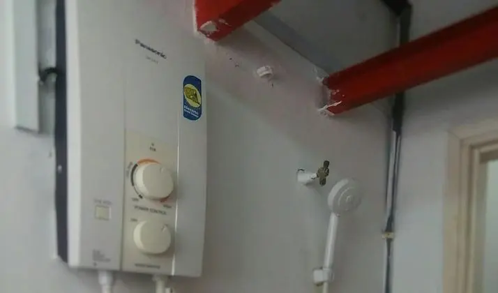 Tek Büyük Yataklı Oda, Ortak Banyo (With Fan)
