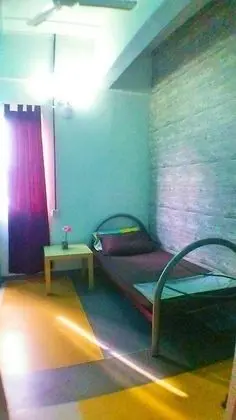 Tek Kişilik Oda, Ortak Banyo (With Fan)
