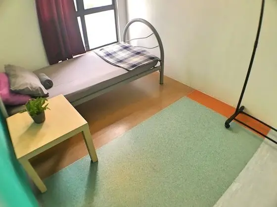 Tek Kişilik Oda, Ortak Banyo (With Fan)