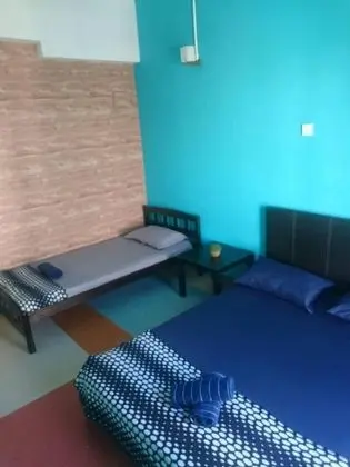 Üç Kişilik Oda, Ortak Banyo (With Fan)