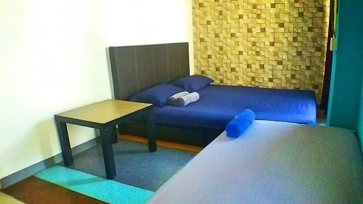 Üç Kişilik Oda, Ortak Banyo (With Fan)