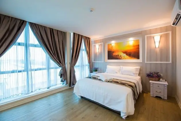 Deluxe Tek Büyük Yataklı Oda