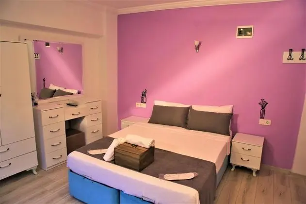 Çift Kişilik, Sokak Manzaralı