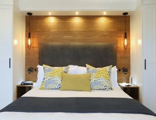 Suite 1