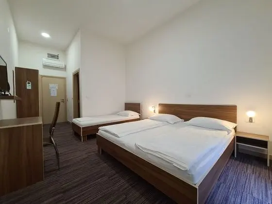 Tek Büyük Yataklı Oda (Cliff View)