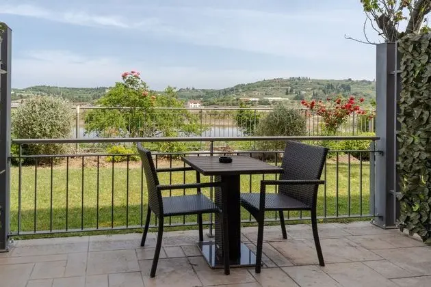 Tek Büyük Yataklı Oda (Sea View)