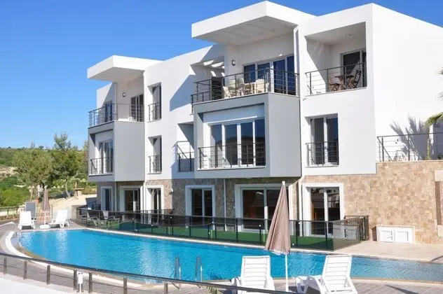 Daire-İki Yatak Odalı, Deniz ve Dağ Manzaralı, Ortak Havuzlu