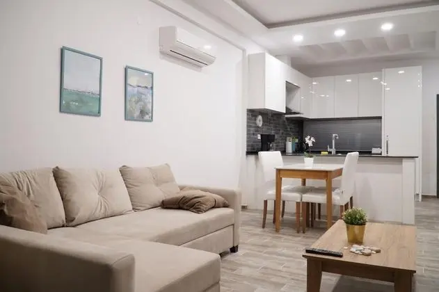 Daire-İki Yatak Odalı, Deniz ve Dağ Manzaralı, Ortak Havuzlu