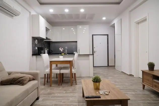 Daire-İki Yatak Odalı, Deniz ve Dağ Manzaralı, Ortak Havuzlu