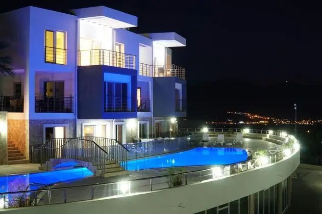 Daire-İki Yatak Odalı, Deniz ve Dağ Manzaralı, Ortak Havuzlu