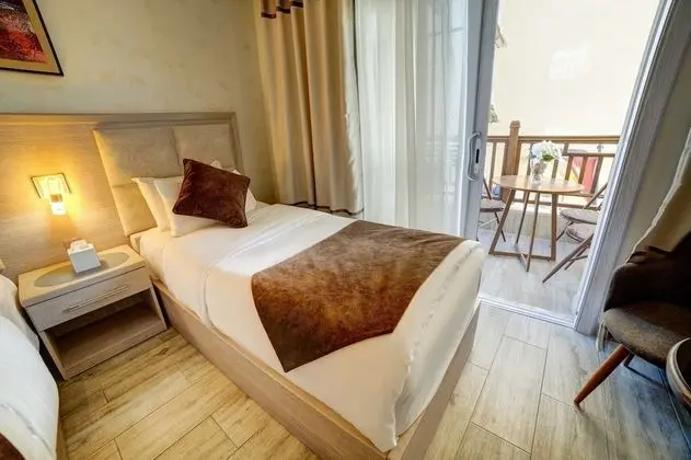 Deluxe Üç Kişilik Oda