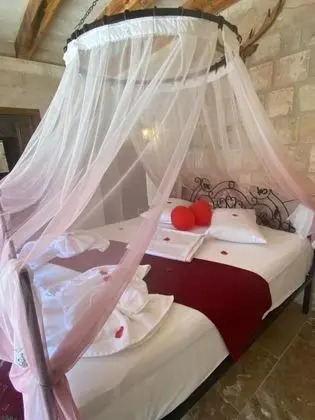 Jakuzili ve Şömineli Suite Oda, Bahçe Manzaralı, Şömineli ve Jakuzili