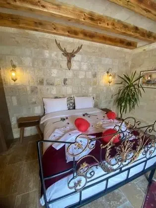 Jakuzili ve Şömineli Suite Oda, Bahçe Manzaralı, Şömineli ve Jakuzili