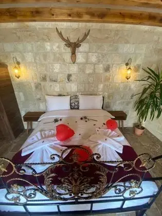 Jakuzili ve Şömineli Suite Oda, Bahçe Manzaralı, Şömineli ve Jakuzili