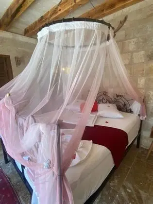 Jakuzili ve Şömineli Suite Oda, Bahçe Manzaralı, Şömineli ve Jakuzili