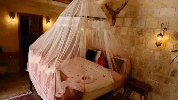 Jakuzili ve Şömineli Suite Oda, Bahçe Manzaralı, Şömineli ve Jakuzili