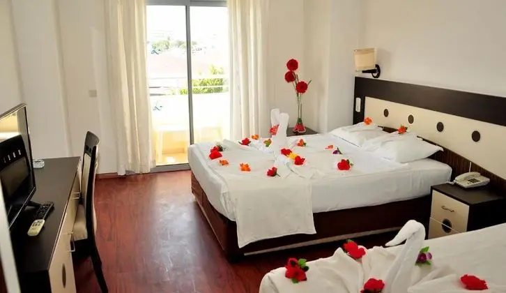 Standart Oda, Bahçe Manzaralı, Balkonlu