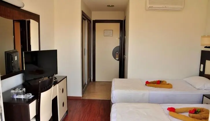 Standart Oda, Bahçe Manzaralı, Balkonlu