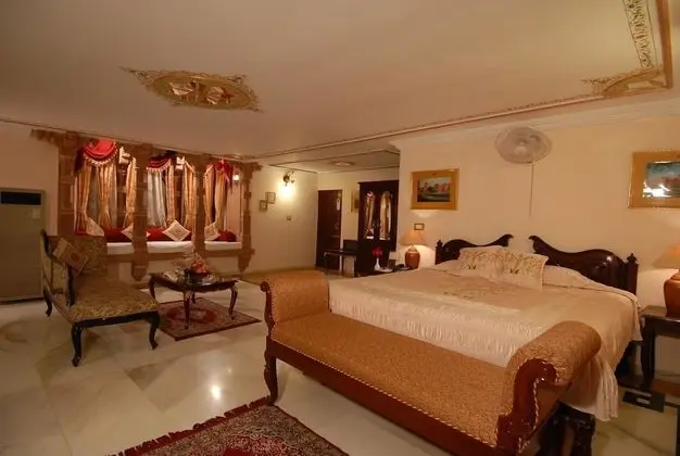Luxury Oda