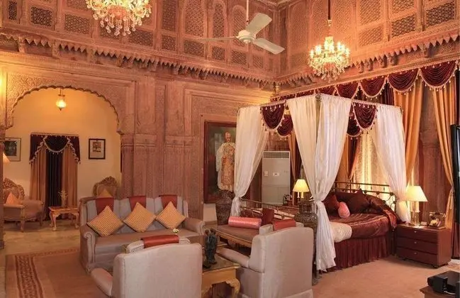 Luxury Oda