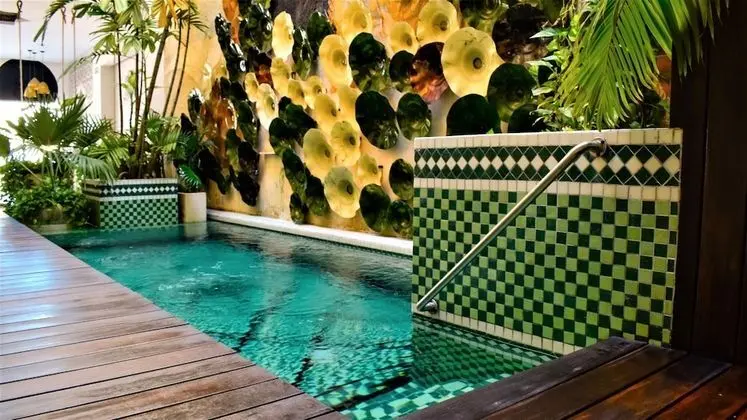 Garden Pool View King