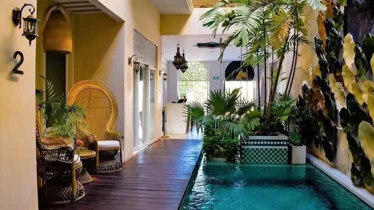 Garden Pool View King