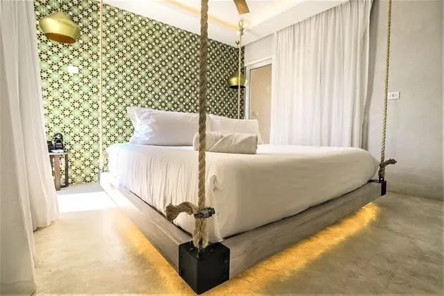 Hanging Bed with Double Balcony