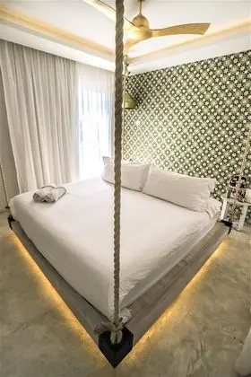 Hanging Bed with Double Balcony