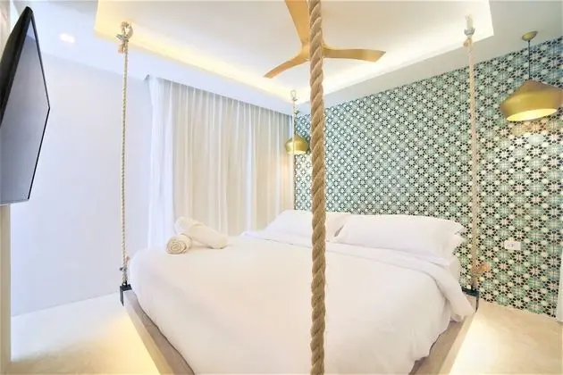 Hanging Bed with Double Balcony