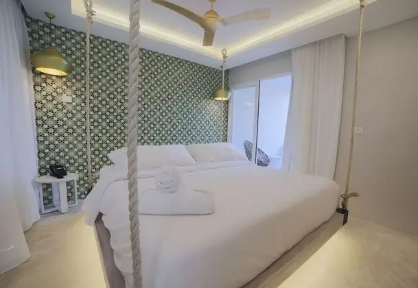 Hanging Bed with Double Balcony