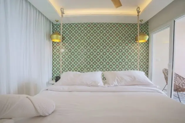 Hanging Bed with Double Balcony