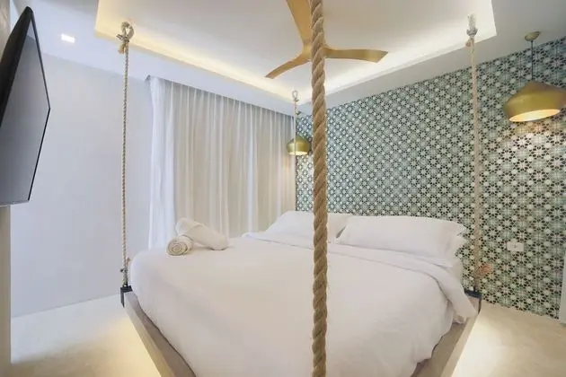 Hanging Bed with Double Balcony