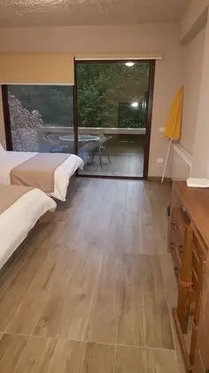 Tek Büyük Yataklı Oda, 2 Çift Kişilik Yatak