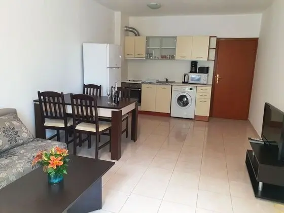 Standard Apart Daire, 2 Yatak Odası, Küçük Mutfak, Havuz Kenarı