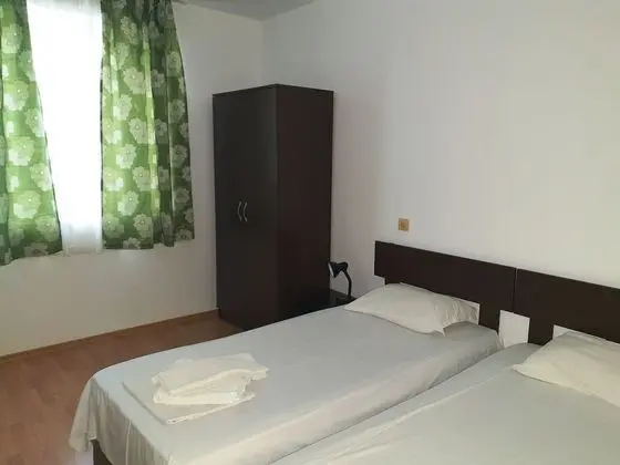 Standard Apart Daire, 2 Yatak Odası, Küçük Mutfak, Havuz Kenarı
