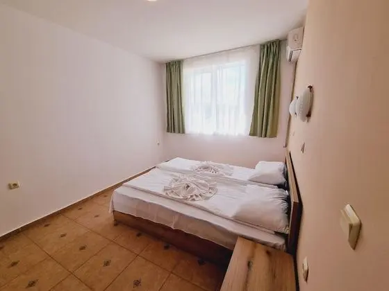 Standard Apart Daire, 2 Yatak Odası, Küçük Mutfak, Havuz Kenarı