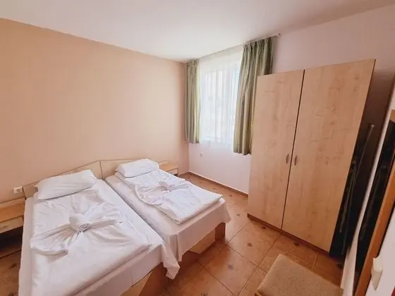 Standard Apart Daire, 2 Yatak Odası, Küçük Mutfak, Havuz Kenarı
