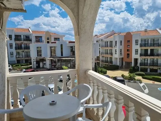 Standard Apart Daire, 2 Yatak Odası, Küçük Mutfak, Havuz Kenarı