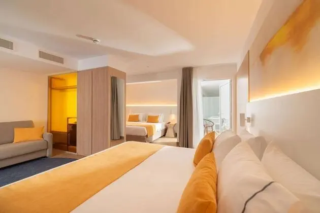 Family Oda (2 adults + 2 children)