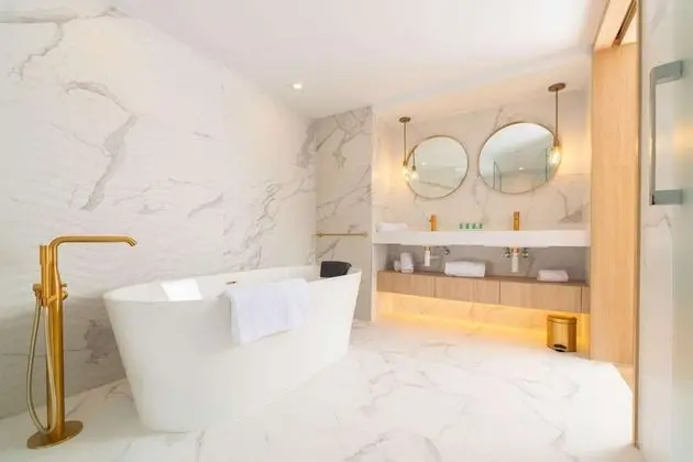 Family Oda (2 adults + 2 children)