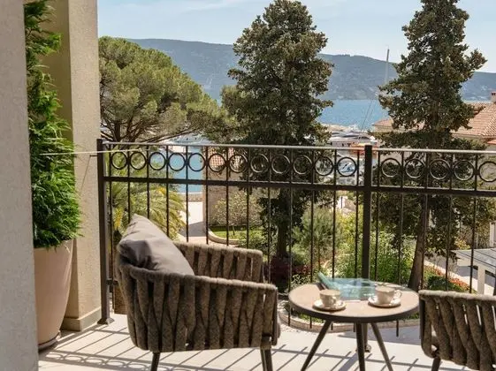 Studio park view with kitchen in Residential Building